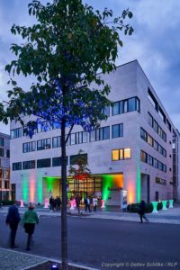Berlin, DEU, 18.10.2019: Jazz in den Ministergärten 2019 - Landesvertretung Rheinland-Pfalz , Deutschland, Germany, Landesvertretung Rheinland-Pfalz, Berlin-Mitte, SCHILKE_20191018200756 [ Photo-copyright © Detlev Schilke, Postfach 350802, 10217 Berlin, Germany - Mobile: +49 170 3110119, photo@detschilke.de, www.detschilke.de - Jegliche Nutzung nur gegen Honorar nach MFM, Urhebernachweis nach Par. 13 UrhG und Belegexemplare. Only editorial use, advertising after agreement! Eventuell notwendige Einholung von Rechten Dritter, wie Persönlichkeits-, Eigentums-, Kunst- und Markenrechte, wird nicht zugesichert, falls nicht anders vermerkt. No Model Release! No Property Release! AGB: https://www.detschilke.de/terms.html ]