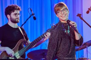 IMA KYO - Besetzung: Maria Kaulbarsch (voc), Winfried Rimbach-Sator (p, synth), Eduardo Sabella (b), Johannes Lüttgen (dr) - Berlin, DEU, 18.10.2019: Jazz in den Ministergärten 2019 - Landesvertretung Rheinland-Pfalz , Deutschland, Germany, Landesvertretung Rheinland-Pfalz, Berlin-Mitte, SCHILKE_20191018190429 [ Photo-copyright © Detlev Schilke, Postfach 350802, 10217 Berlin, Germany - Mobile: +49 170 3110119, photo@detschilke.de, www.detschilke.de - Jegliche Nutzung nur gegen Honorar nach MFM, Urhebernachweis nach Par. 13 UrhG und Belegexemplare. Only editorial use, advertising after agreement! Eventuell notwendige Einholung von Rechten Dritter, wie Persönlichkeits-, Eigentums-, Kunst- und Markenrechte, wird nicht zugesichert, falls nicht anders vermerkt. No Model Release! No Property Release! AGB: https://www.detschilke.de/terms.html ]