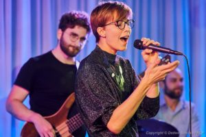 IMA KYO - Besetzung: Maria Kaulbarsch (voc), Winfried Rimbach-Sator (p, synth), Eduardo Sabella (b), Johannes Lüttgen (dr) - Berlin, DEU, 18.10.2019: Jazz in den Ministergärten 2019 - Landesvertretung Rheinland-Pfalz , Deutschland, Germany, Landesvertretung Rheinland-Pfalz, Berlin-Mitte, SCHILKE_20191018190429 [ Photo-copyright © Detlev Schilke, Postfach 350802, 10217 Berlin, Germany - Mobile: +49 170 3110119, photo@detschilke.de, www.detschilke.de - Jegliche Nutzung nur gegen Honorar nach MFM, Urhebernachweis nach Par. 13 UrhG und Belegexemplare. Only editorial use, advertising after agreement! Eventuell notwendige Einholung von Rechten Dritter, wie Persönlichkeits-, Eigentums-, Kunst- und Markenrechte, wird nicht zugesichert, falls nicht anders vermerkt. No Model Release! No Property Release! AGB: https://www.detschilke.de/terms.html ]