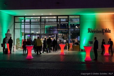 Berlin, DEU, 18.10.2019: Jazz in den Ministergärten 2019 - Landesvertretung Rheinland-Pfalz , Deutschland, Germany, Landesvertretung Rheinland-Pfalz, Berlin-Mitte, SCHILKE_20191018200756 [ Photo-copyright © Detlev Schilke, Postfach 350802, 10217 Berlin, Germany - Mobile: +49 170 3110119, photo@detschilke.de, www.detschilke.de - Jegliche Nutzung nur gegen Honorar nach MFM, Urhebernachweis nach Par. 13 UrhG und Belegexemplare. Only editorial use, advertising after agreement! Eventuell notwendige Einholung von Rechten Dritter, wie Persönlichkeits-, Eigentums-, Kunst- und Markenrechte, wird nicht zugesichert, falls nicht anders vermerkt. No Model Release! No Property Release! AGB: https://www.detschilke.de/terms.html ]